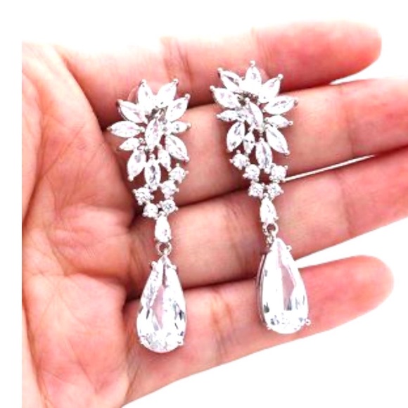 18k White Gold Plated Silver Crystal Wedding Bridal Dangle Drop Earrings! - Picture 2 of 4